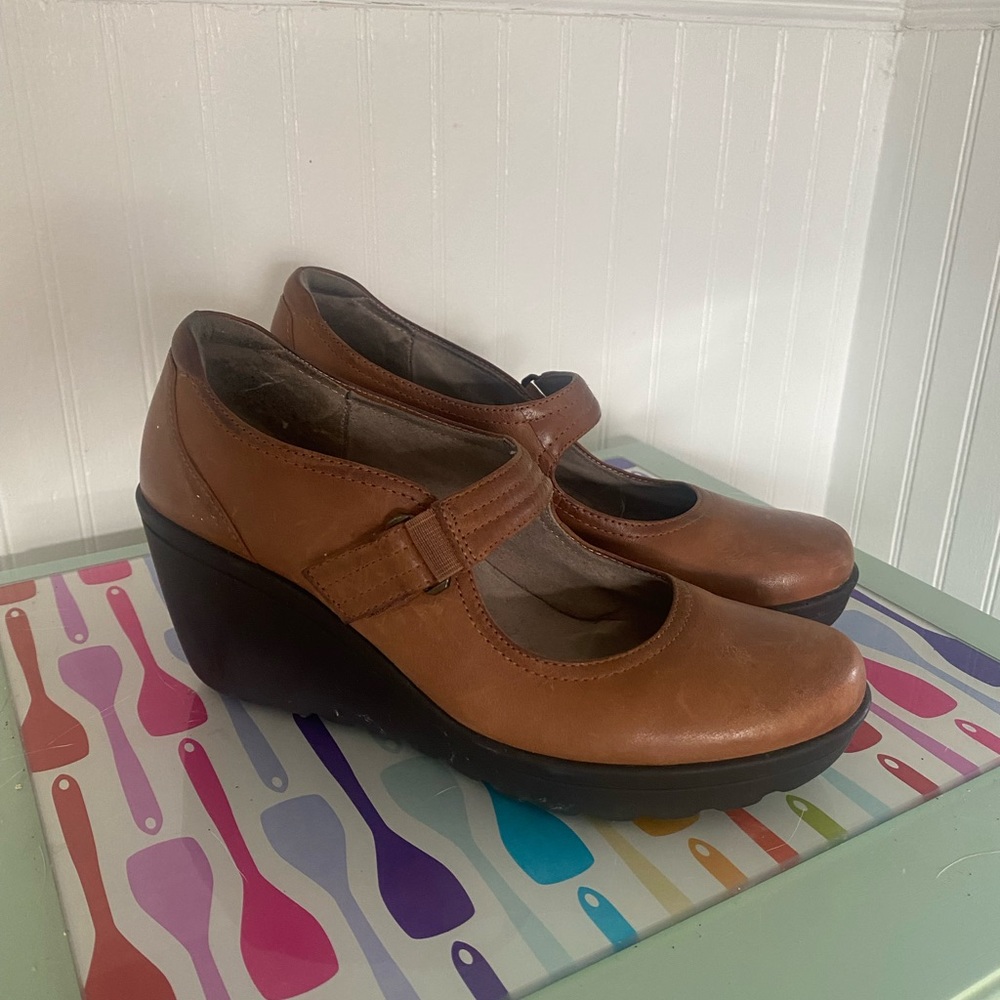 NATURALIZER SHOES